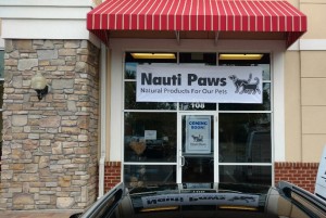 Nauti paws front